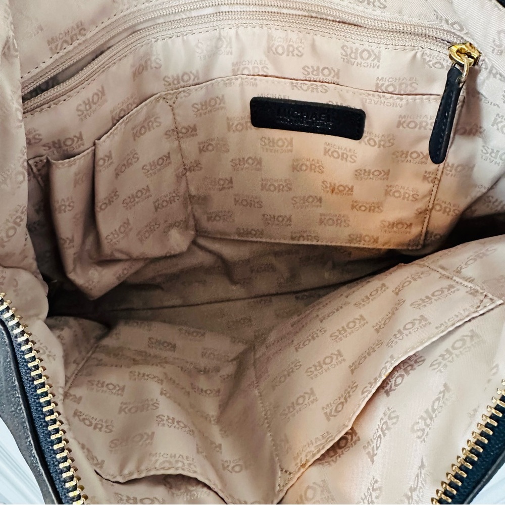 NWOT Michael Kors Medium McGraw Messenger Bag - Picture 8 of 14